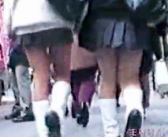 【風チラ隠撮動画】春風舞う季節にミニスカ制服のスカートが捲れ上がる女子校生たちをパンチラ街撮りｗｗ 