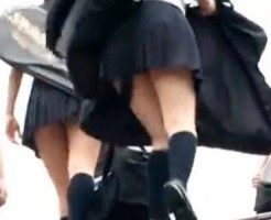 【JKパンチラ盗撮動画】テニス部の女子校生5人組を背後からストーキング…階段パンチラを隠し撮りww