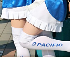 【コスプレ盗撮画像】コミケ2日目のコスプレ広場でPACIFIC RACING×ラブライブの太ももむっちりレイヤーww