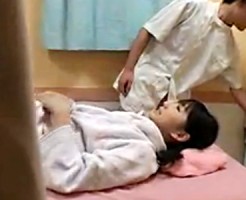 【マッサージ盗撮動画】黒髪ショートのロリ可愛い少女にオイルエステ…小さいおっぱいの感度がヤバイｗｗ
