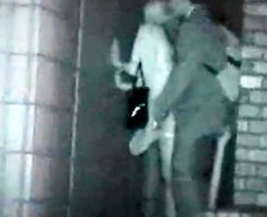 【赤外線カメラ盗撮動画】ビルとビルの間に隠れて立ちバックで着衣セックスするカップルを隠し撮り…