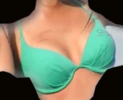 【水着隠撮動画】胸の谷間を懸命に作る素人ギャルや端でバスタオル巻いて際どい着替えをする女子を隠し撮りｗｗ