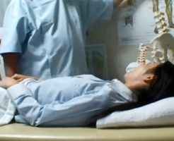 【マッサージ盗撮動画】性行為ではなく治療です…悪質な整体師に騙され生セックス現場を隠しカメラ撮りww